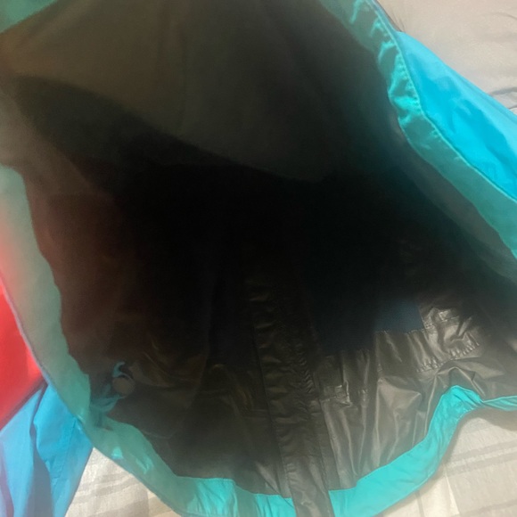 Woman the north face jacket very light for rain and work out. Am selling both - Picture 3 of 12